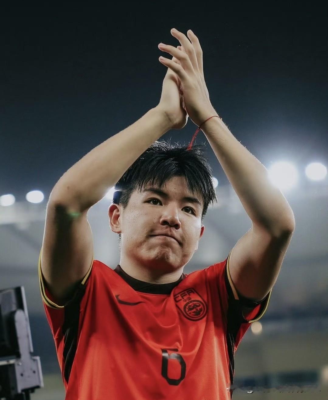 的认知很到位，率先走出去带个好头，未来自己的位置和意义也会不一样，先攻克语言关，