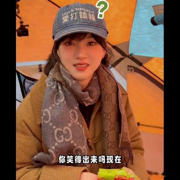黄灿灿手机都掉洞里了还在吃薯片 💻 5月3日，黄灿灿，透露自己录制《我家那小子