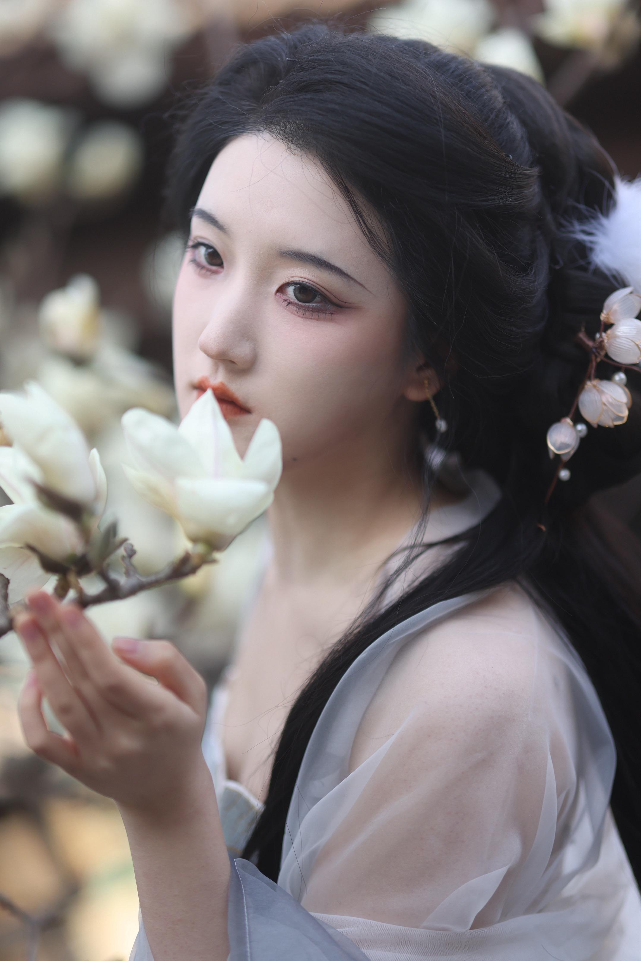 又是一年，冷雨凄凄，故人之魂，入我梦中。清冷汉服古风汉服美如画