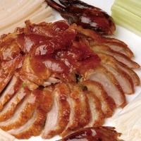 晚饭吃什么？

跟老伴儿说想吃米饭了。那就蒸米饭，可是吃什么菜呢？

我跟老伴儿