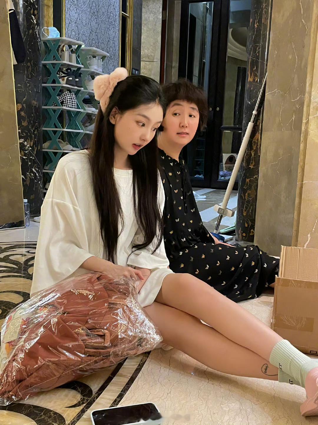 因为被很多人好好爱着 所以她才会一直像个小姑娘 ​​​