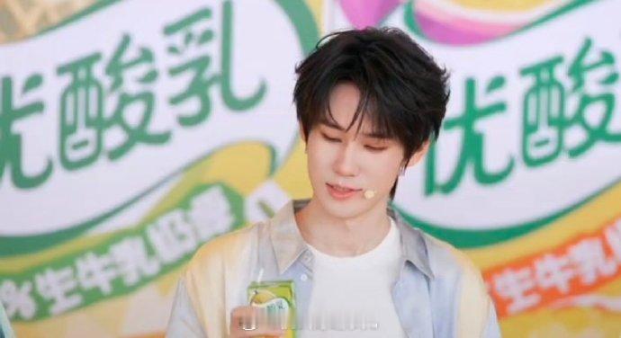时代少年团沙滩水果派对海边沙滩上演趣味派对，时代少年团沙滩水果派对全员状态在线，