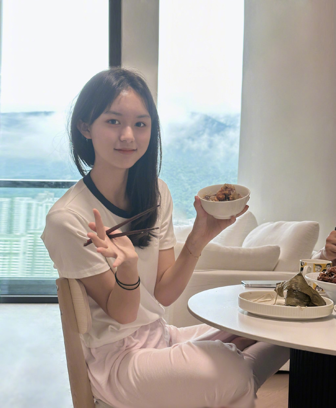#刘楚恬 小桑稚# 小演员演技真的很好，等比例长大。 ​ ​​​