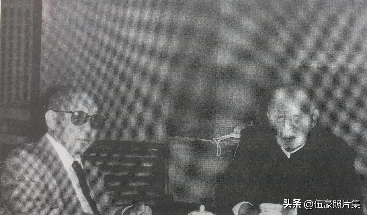 1925年，吕正操从东北陆军讲武堂第五期炮科毕业。当时的张学良正担任东北陆军第三