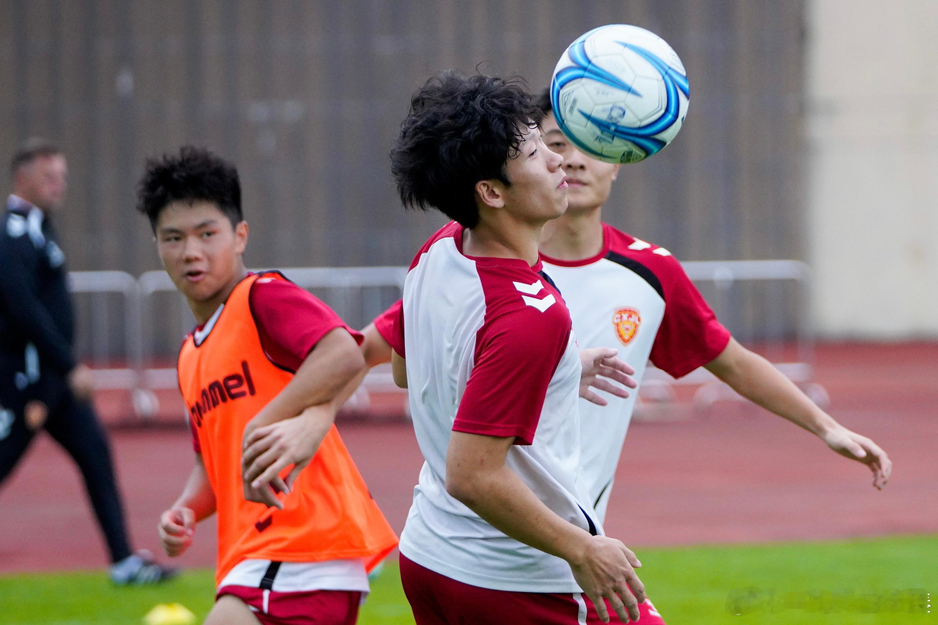 广东晨星创尔特队正式宣告成立。一支中冠球队能有来自民营企业的冠名赞助也不容易。除