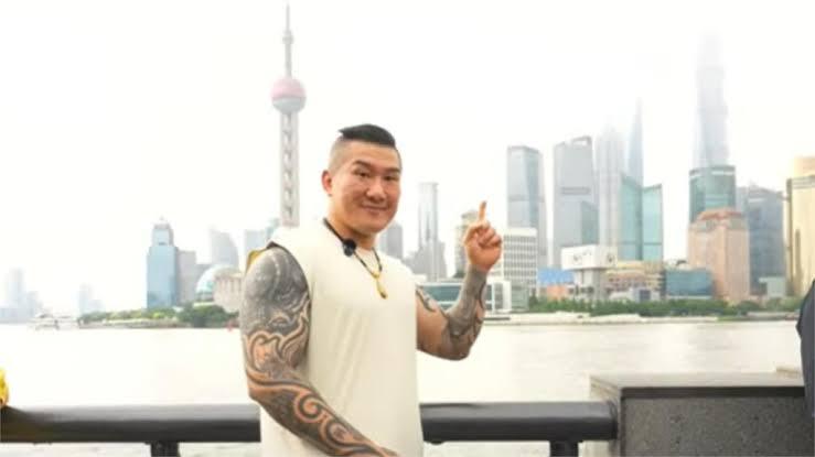 “去大陆之前，以为上海、深圳和台北差不多，去了才知道，这种差距何止十万八千里！我