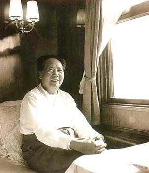 毛泽东买车票也很难
     1949年10月1日，新中国成立了，韶山的乡亲获知