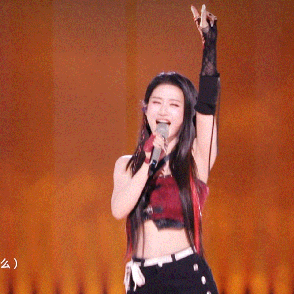 何宣林这个初舞台真的很不错🎤镜头感很好！唱跳俱佳没得说 很纯正的全开麦唱跳  