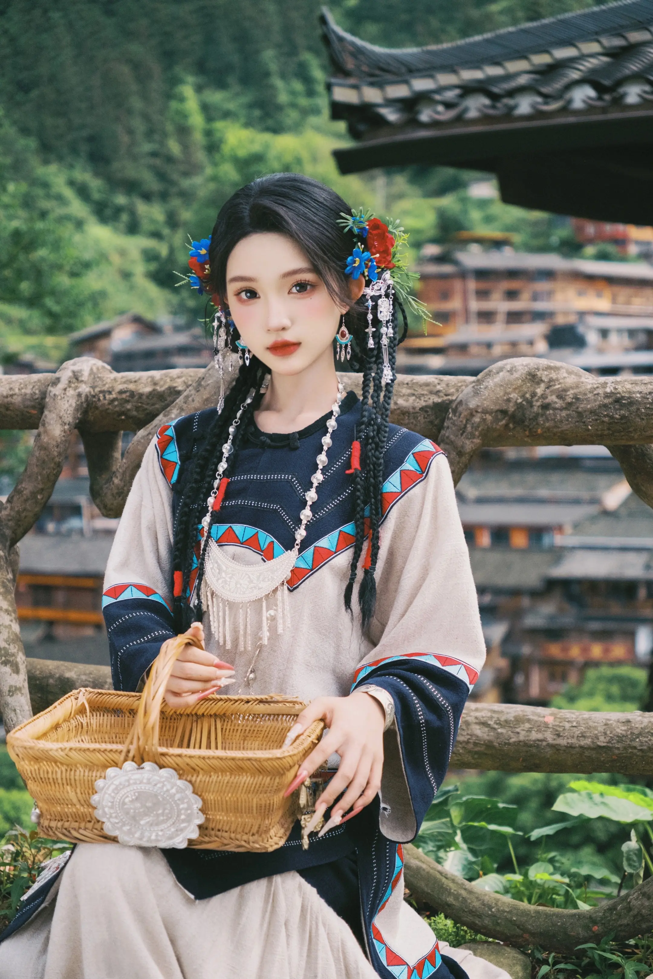 墙角开了一朵小花 没人管她长大