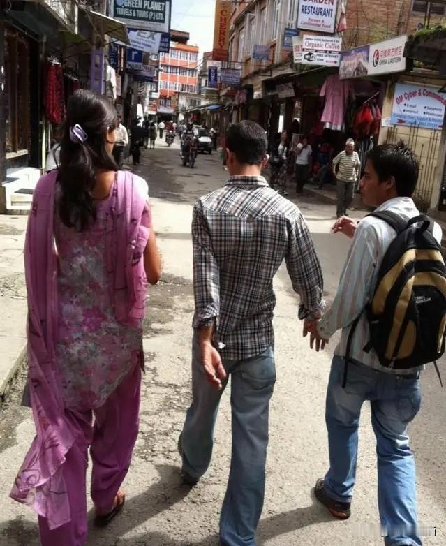 印度方面称，为了中印关系的正常化，也是为了回馈中方提前放开对印度游客的欢迎，印度