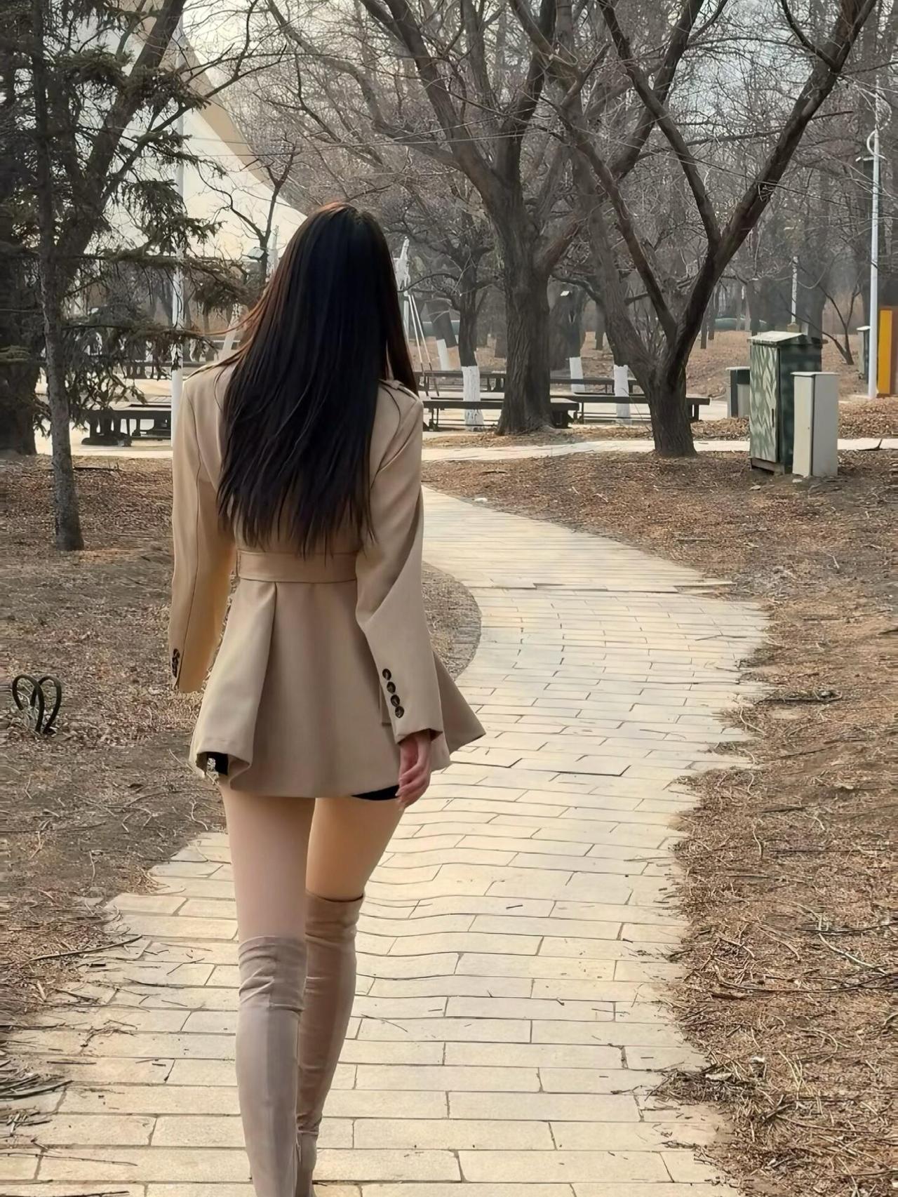 人这一辈子，
在自己有能力挣钱的时候，
别混日子，

混着混着，就混不动了。
你