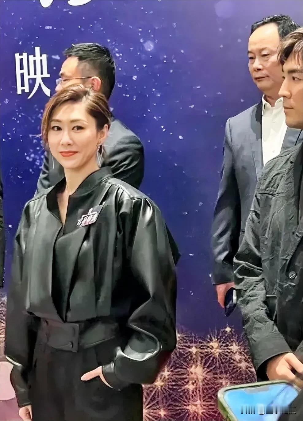这位美女你熟悉吗？她就是胡定欣，是一位颜值与演技兼具的女演员，气质优雅且略带霸气