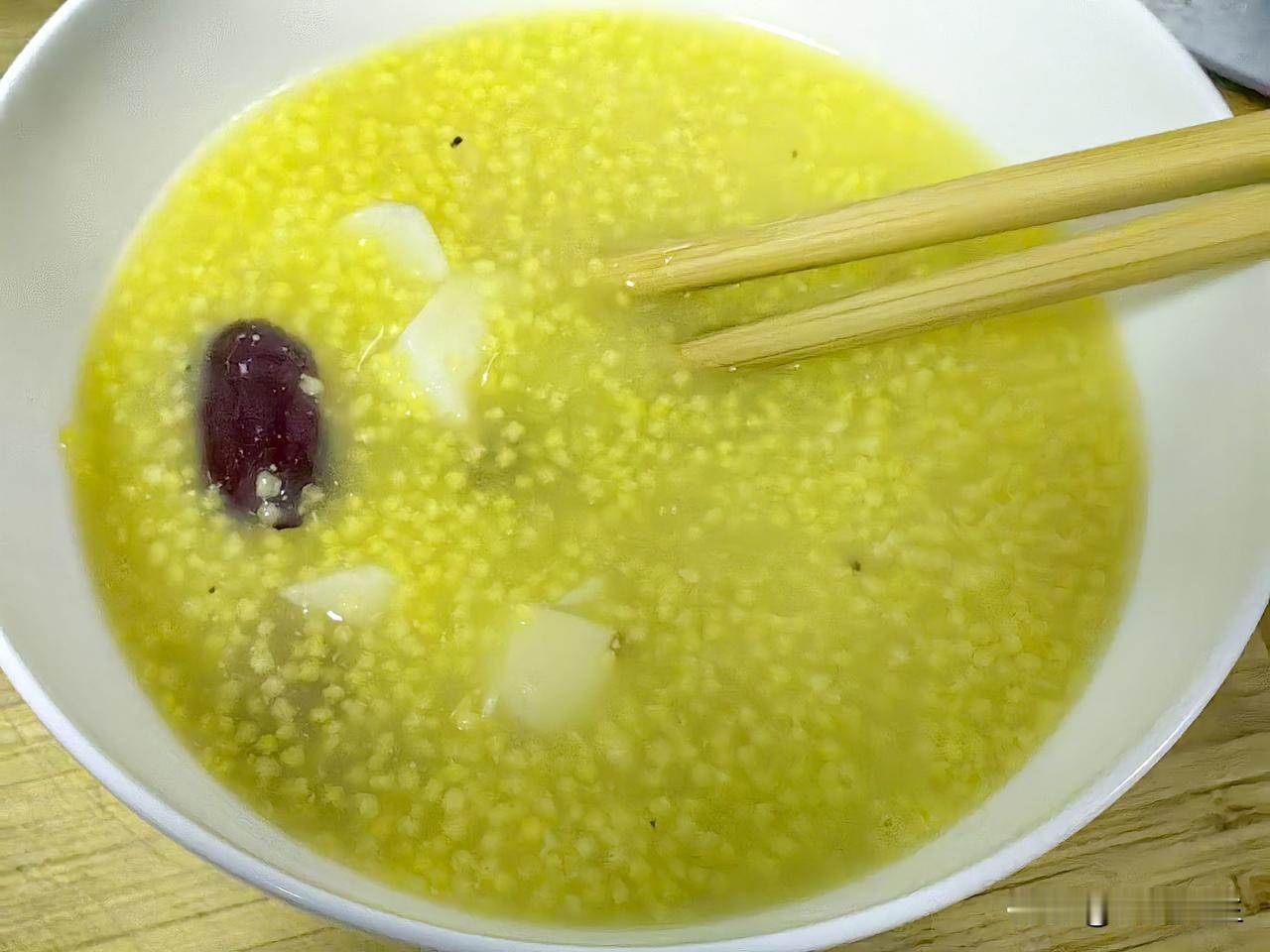 幸福是什么？
一日三餐，吃饱穿暖，开开心心每一天。