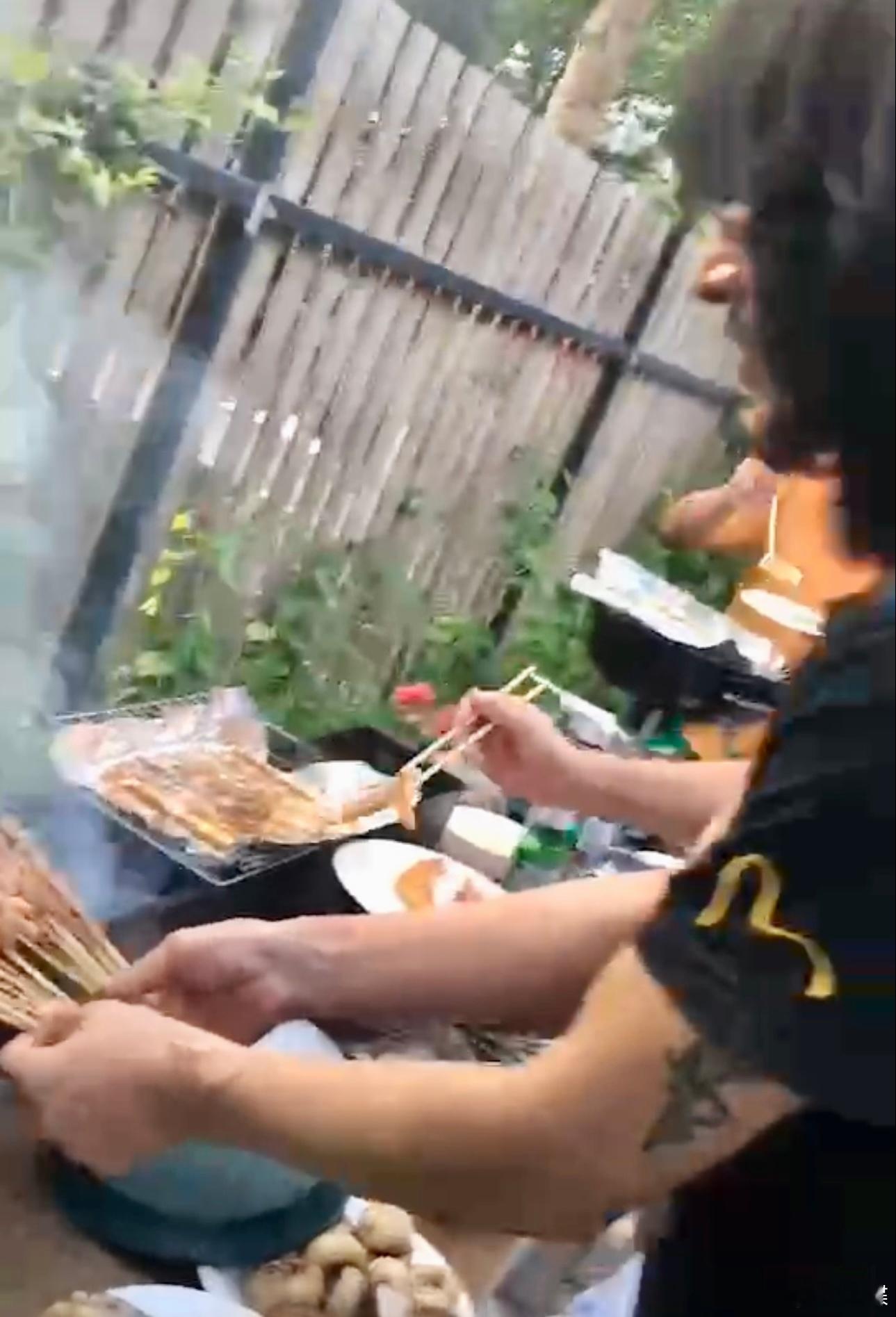 “烤羊肉串的大师们”……丁武，田震姐！ 