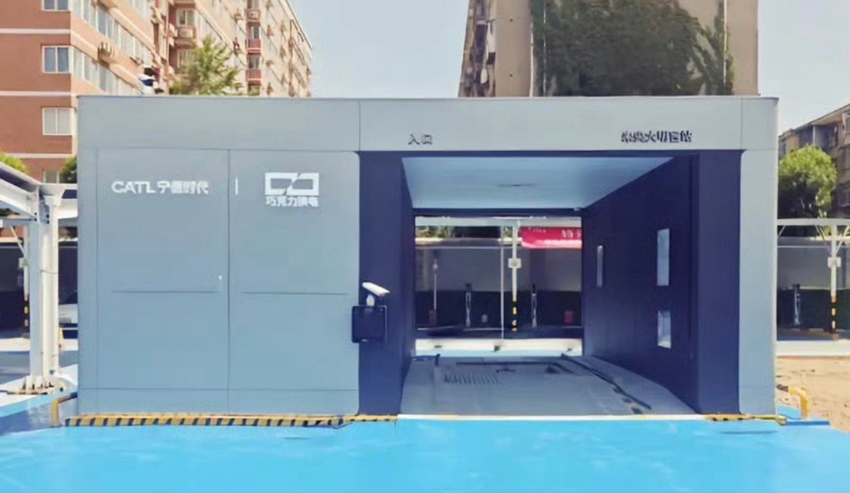 【宁德时代第800座巧克力换电站建成 远期目标三万座】日前，巧克力换电官方公众号