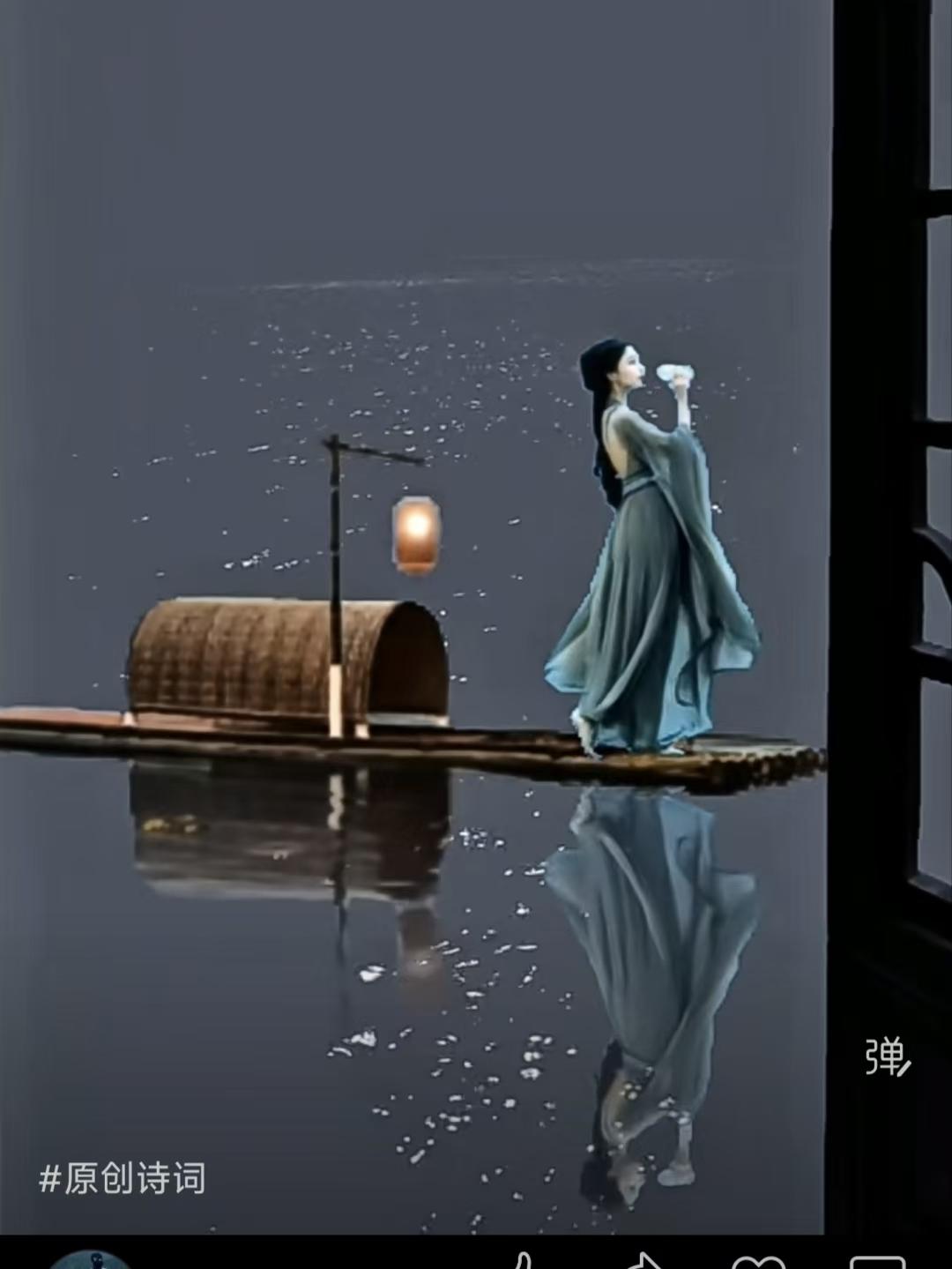 天净沙·半世情 
半世凉枕书香，
冷杯月影轻晃。
推窗怜月样，
掩颜回想，
旧章