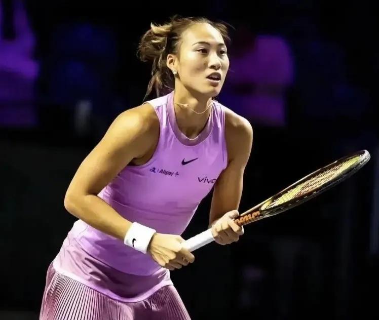 郑钦文今年已获得555.9555万美元，排名年度第五位。目前郑钦文商业价值飙升，