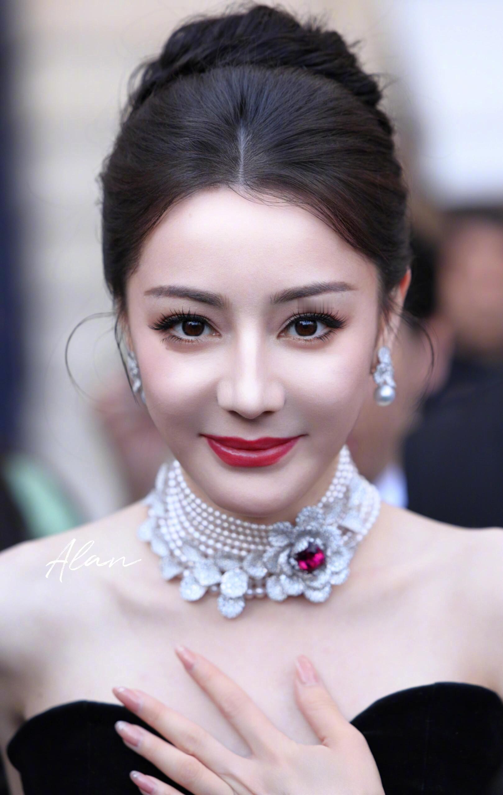 迪丽热巴丨摄人心魄的美[来] ​​​