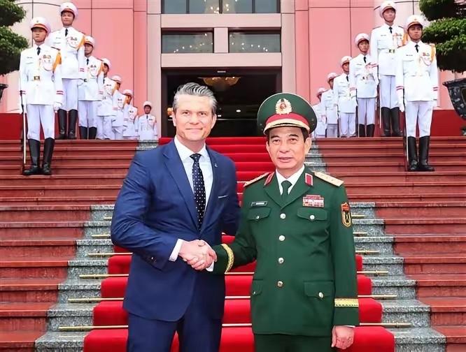 快讯！快讯！​
美防长访越送装备！​
司马昭之心！
11 月 2 日，美国国防部