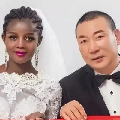 2017年，47岁的中国大叔，跟一个非洲女孩开玩笑：做我老婆怎么样？谁知，女孩的