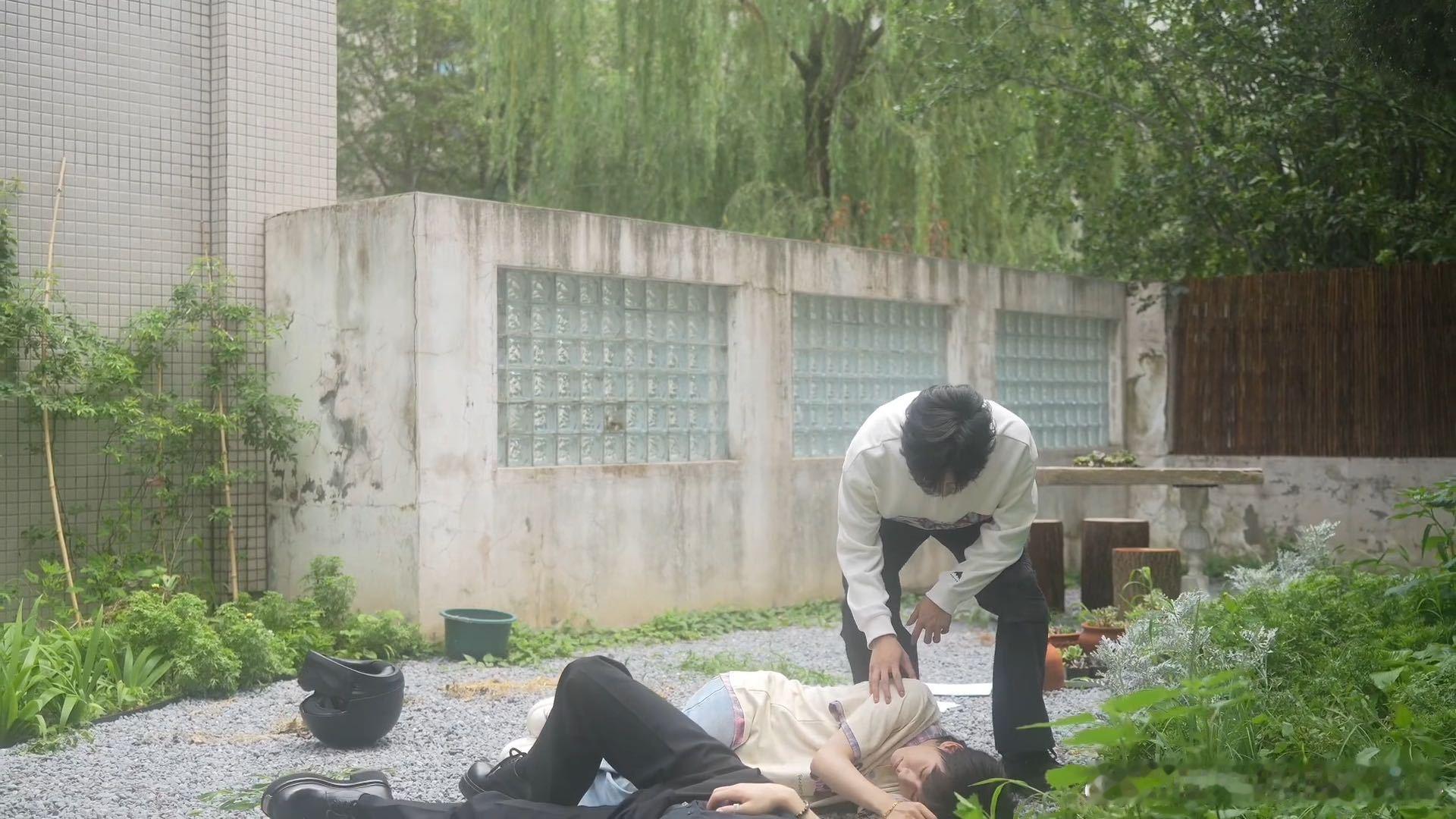 李飞重生的证据又多了 一旦接受了这样的设定就有点走不出来了，谁能想到居然还能押中
