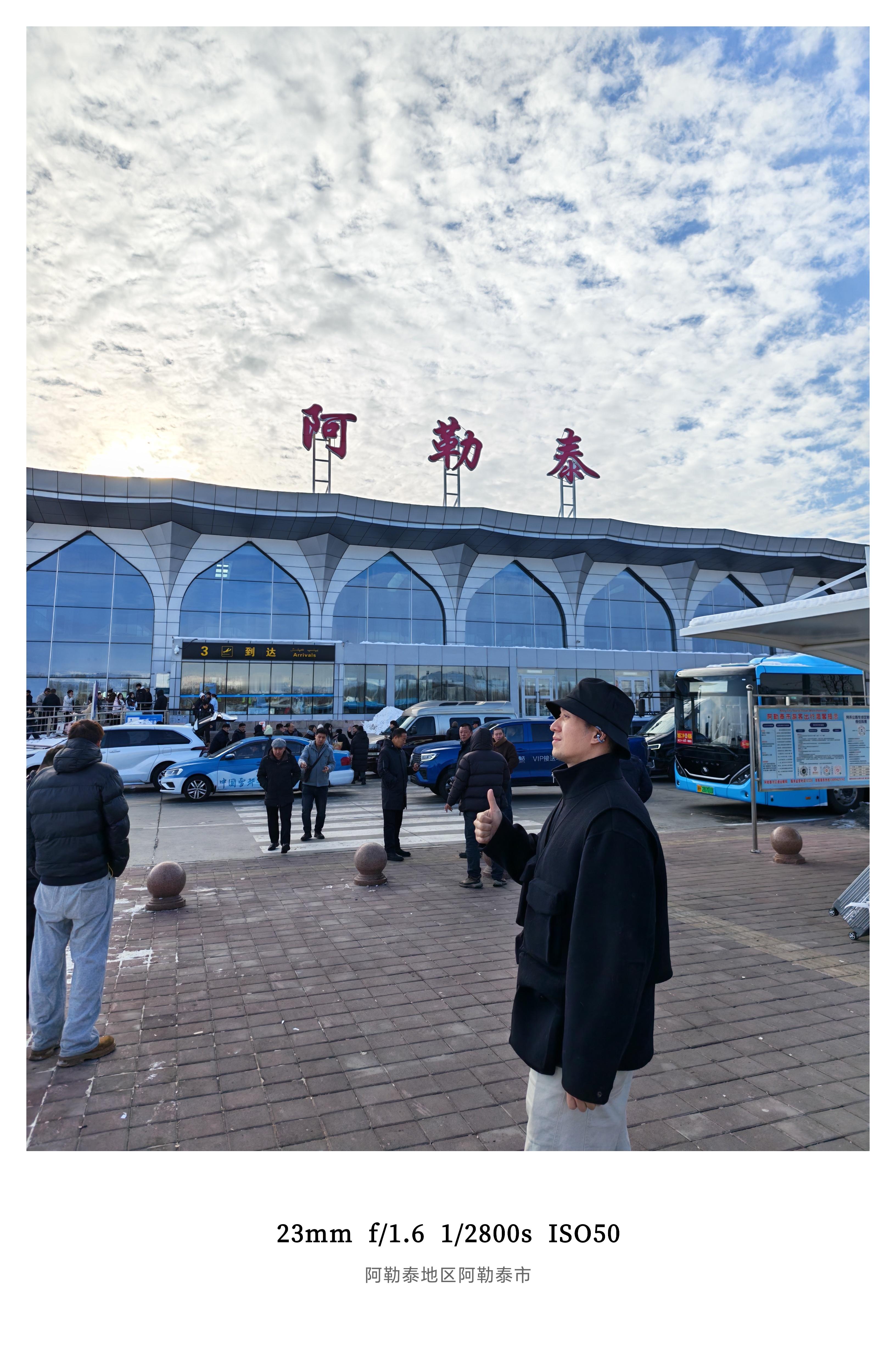 飞了大半天解锁新城市！！！落地阿勒泰偶遇本地导游也是坐上尊贵的极氪9X了这接机服