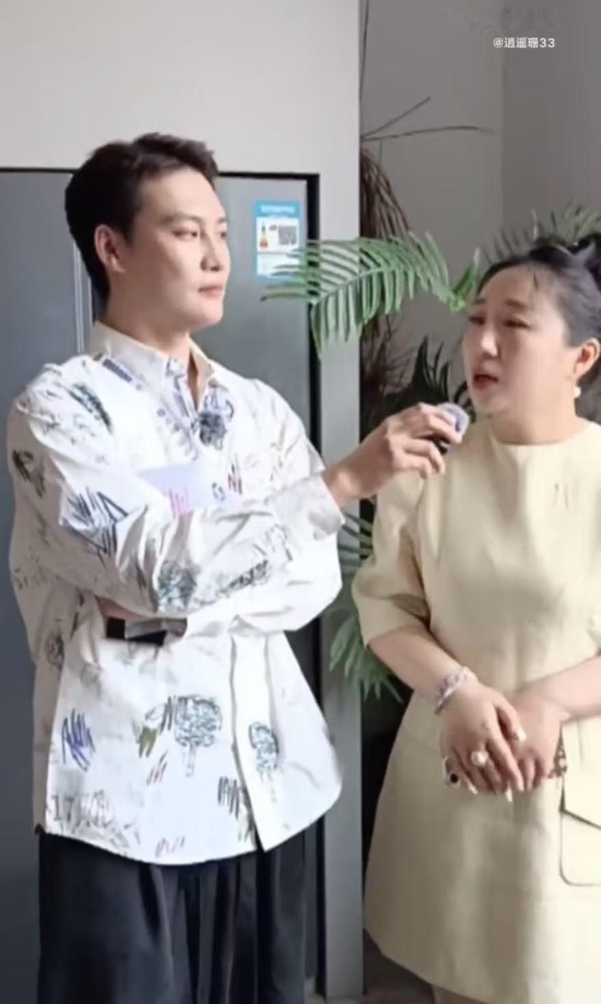 傅首尔说可以和向佐演喜剧 咱就是说傅首尔说可以和向佐演喜剧还挺让人意外的，不过如
