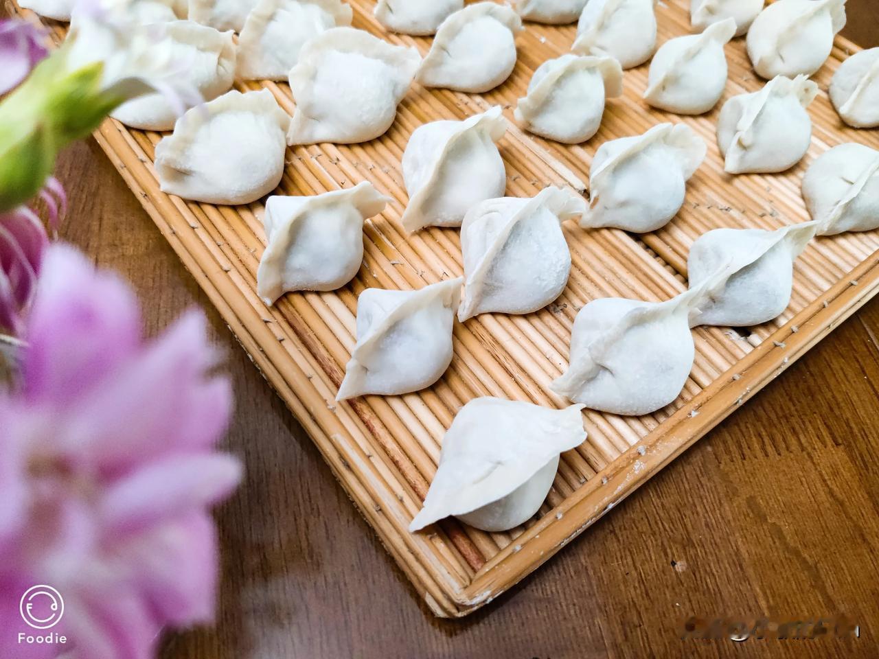 以饺子结束假期[送心]
假期总是很短暂，搬砖的日子总是好漫长
因为疫情，假期少了