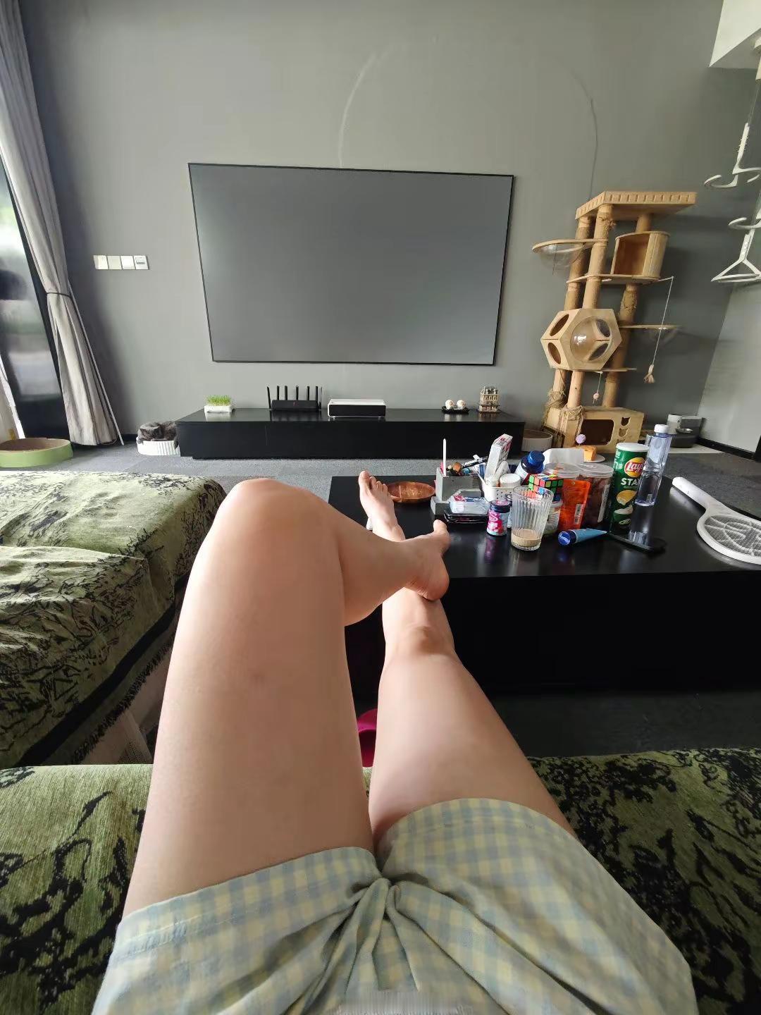 39+的余女士喜欢一个人在家玩手机
