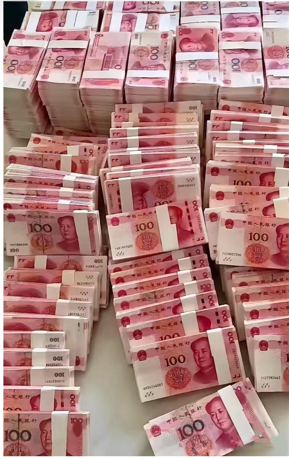 人活一辈子，金钱和健康哪个重要？这问题就像先有鸡还是先有蛋一样难抉择。
钱确实重