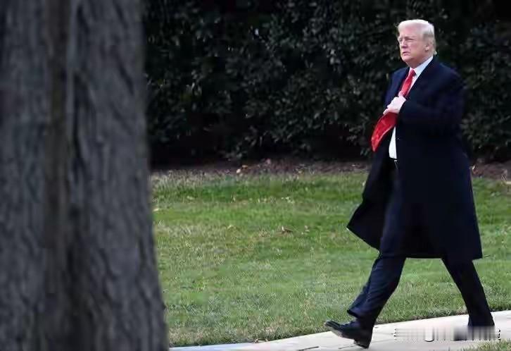 特朗普险恶图谋暴露，摧毁伊朗只是假动作，真正目的是逼中国动手