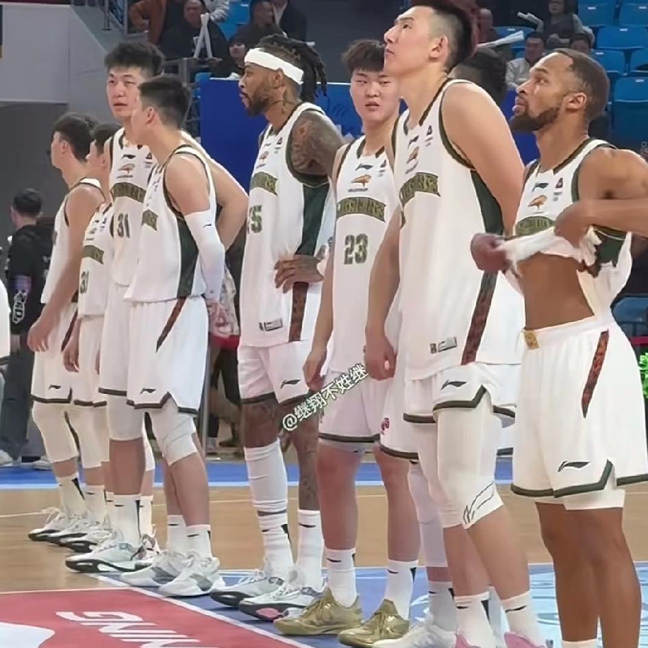 相信喜欢辽宁队的球迷都看了昨晚辽宁队与合肥的比赛！其中有两个人给了我们很大的惊喜