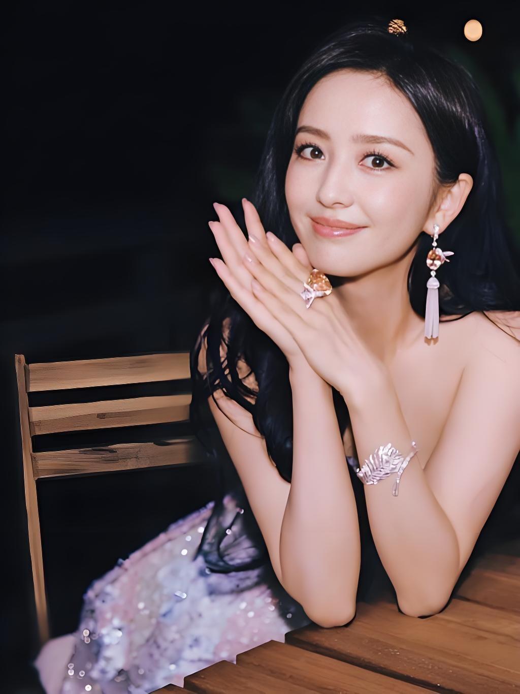 佟丽娅这个女人
你真的不能仔细查
仔细查完之后，你就会发现，私生活混乱，状态差，