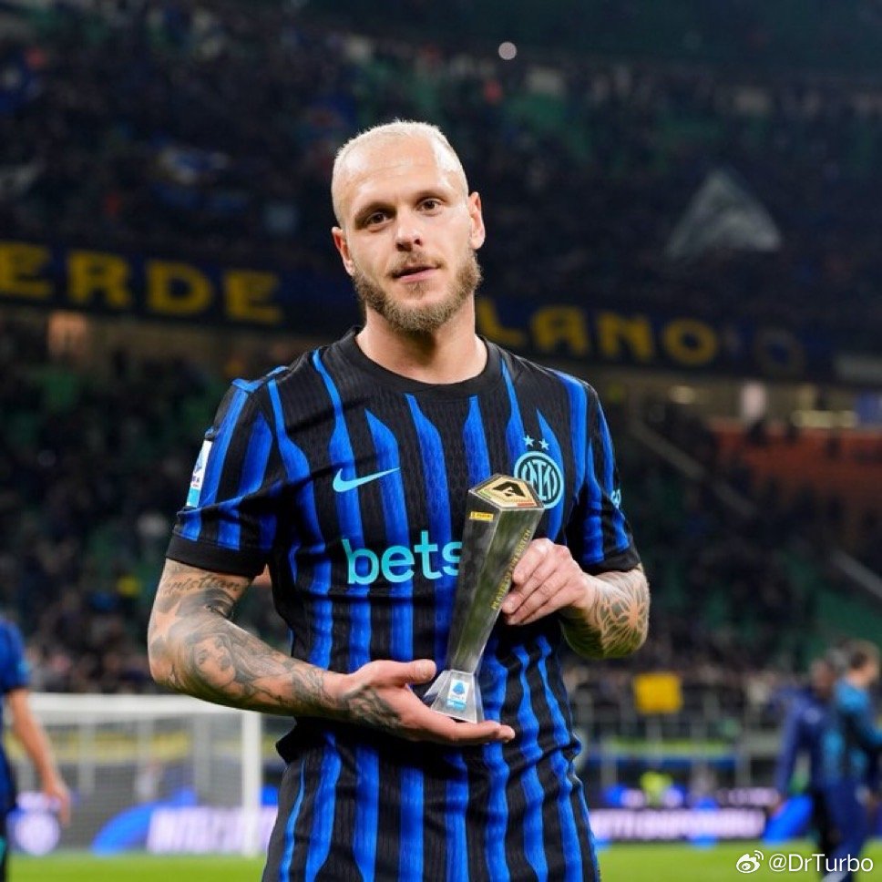 卡萨诺：我以前一直批评迪马尔科 但在多特蒙德的比赛中进球之后 在那场令人难以置信