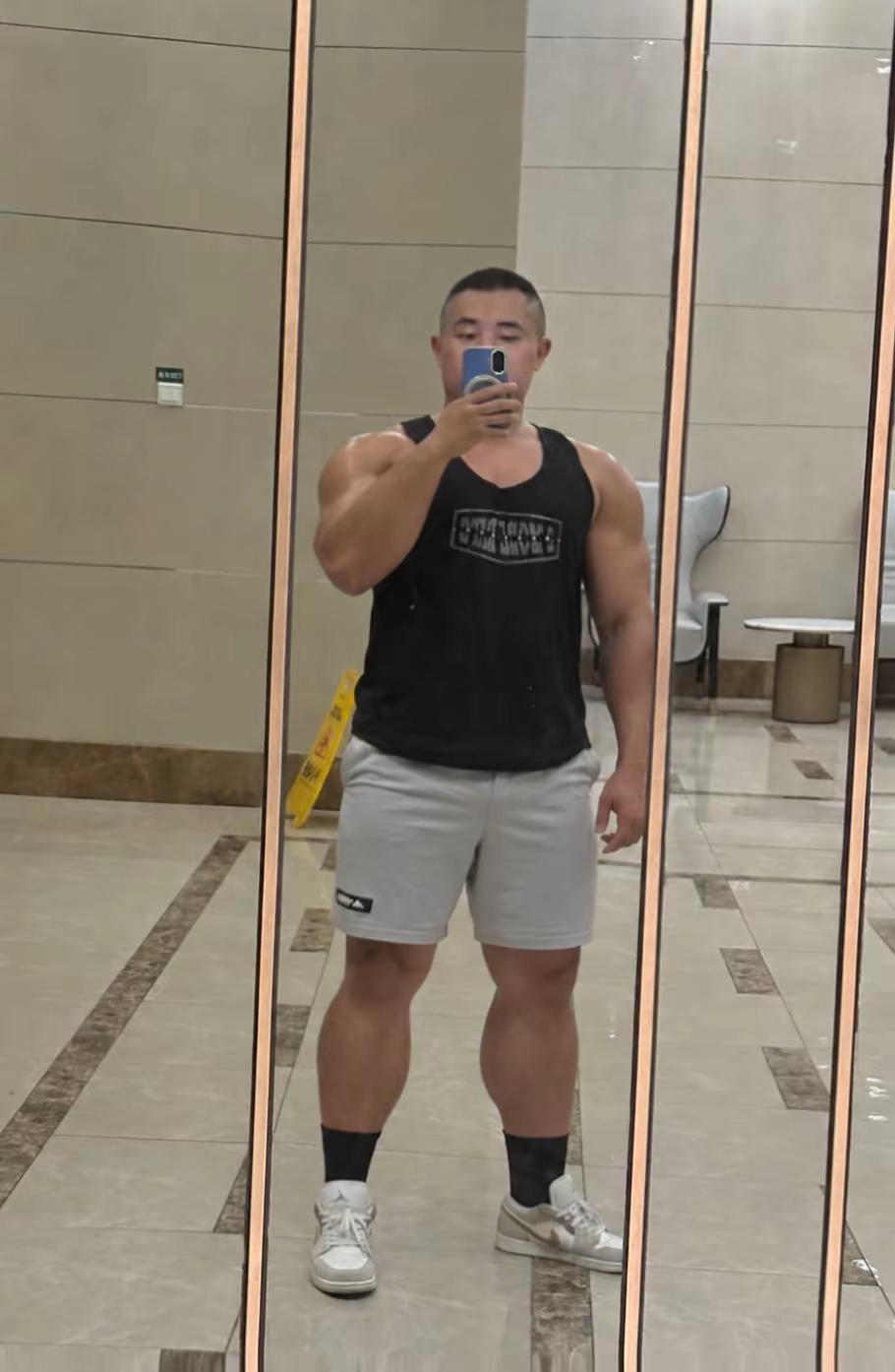 ootd 大码男装 肉壮男