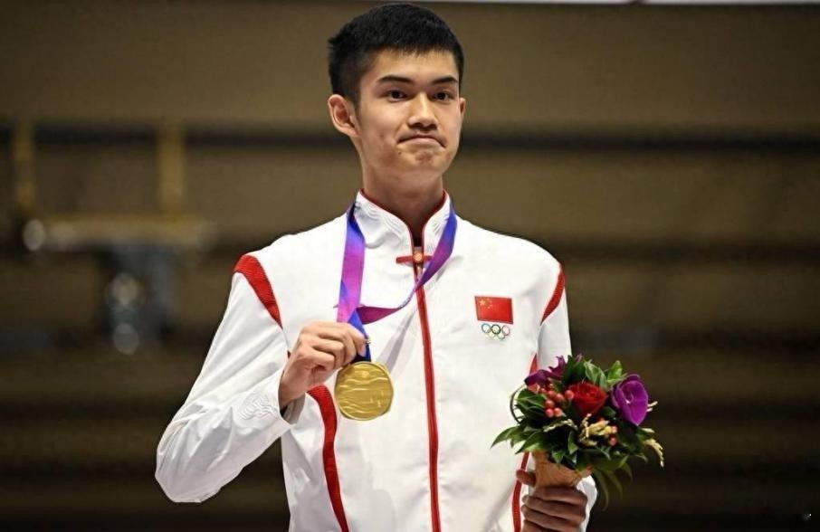 盛李豪光靠干饭就又拿金牌了干饭哥的射击统治力，真的太恐怖了。不对，不是哥，我记得