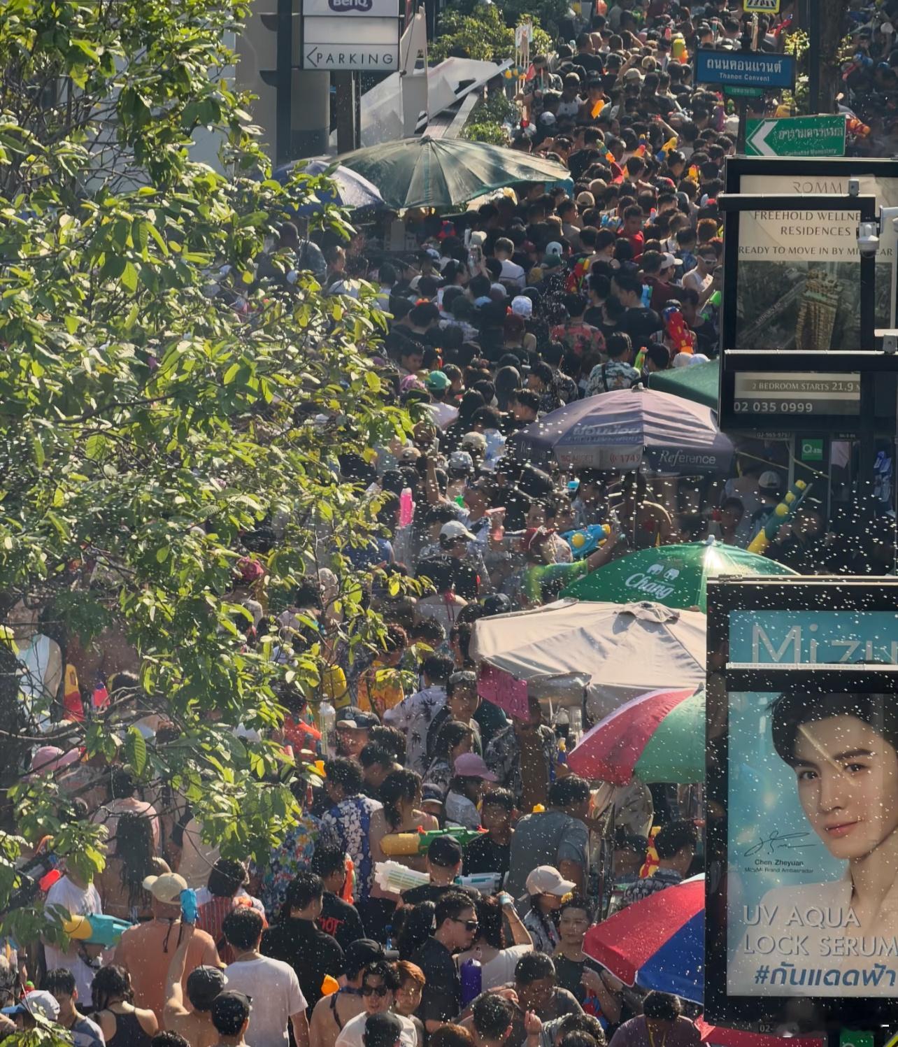 陈哲远为啥在泰国这么火啊！波水节大屏幕也是他 