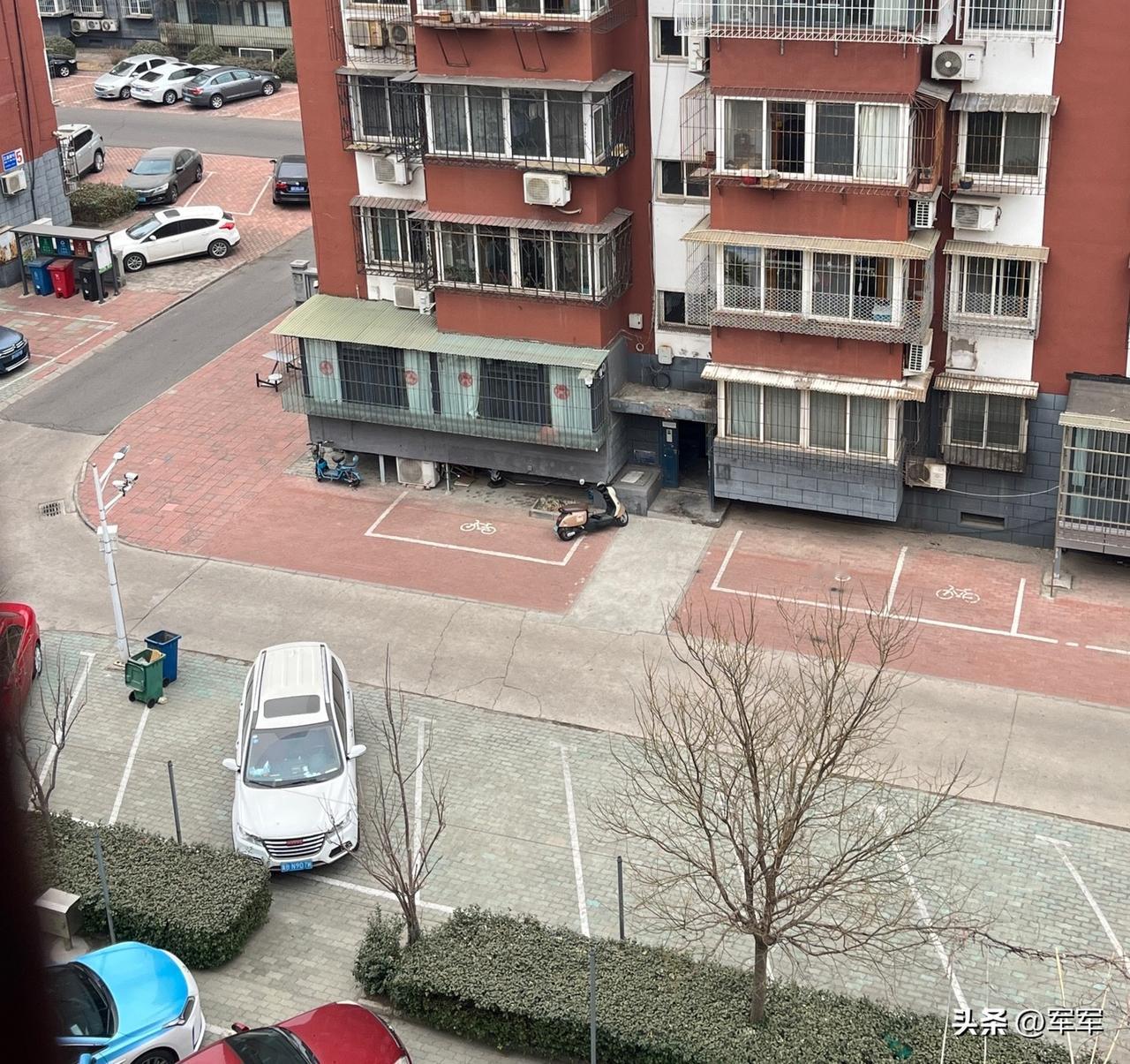 有人送给我别墅住，我也住不起，请人打扫的费用，电费，地暖费用，物业费，我也付不起