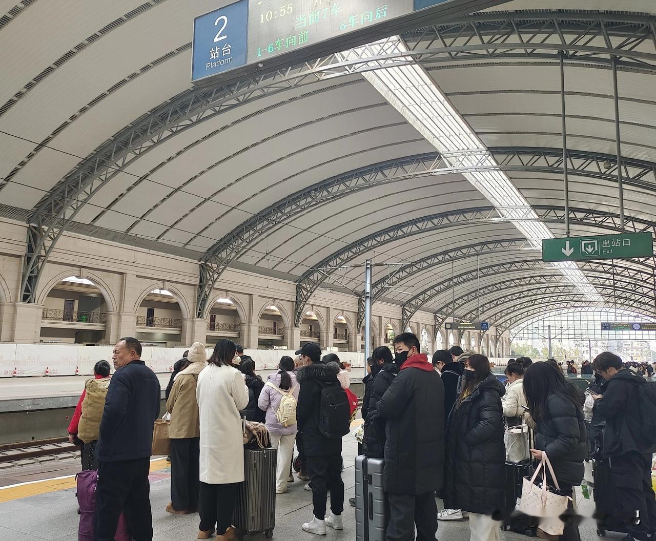 我国高铁有环线如汉口开往汉口，济南东开往济南东，那么普速列车为啥不开环线呢？因为