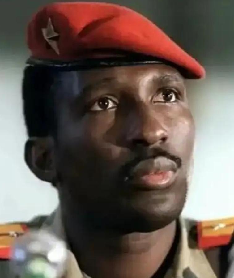 世上最穷总统托马斯·桑卡拉，月薪仅有450美元，在位仅四年却被国人怀念至今。
