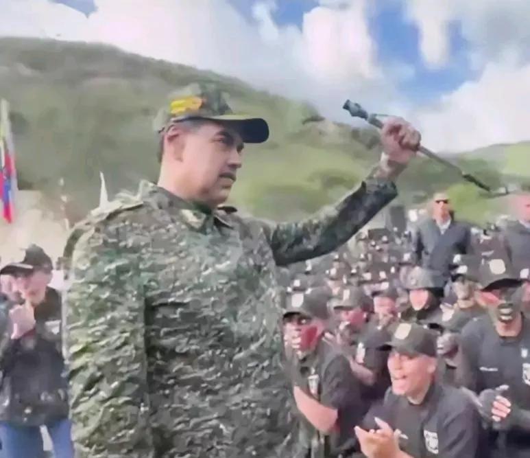 美国有线电视新闻网消息，当地时间30日，一名白宫官员透露，在此前特朗普和委内瑞拉