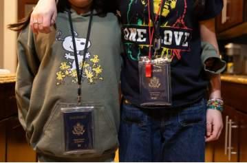 两场风暴席卷全美 刚刚过去的这个周末，两场风暴席卷全美，一场线上，一场线下。线上