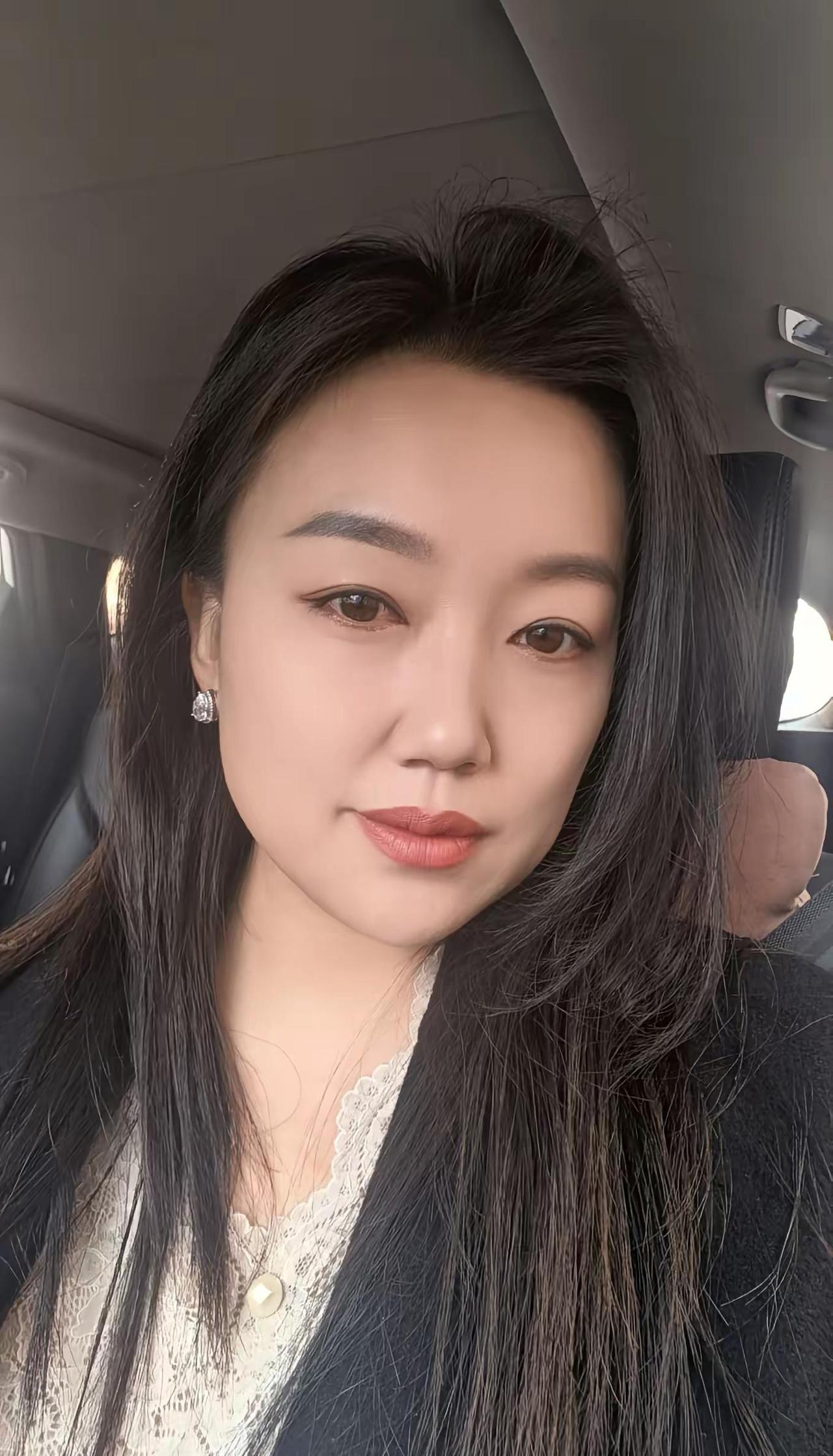 日子不是每天都耀眼  心安比啥都珍贵  其实   没有烦恼的时光  就很圆满人间