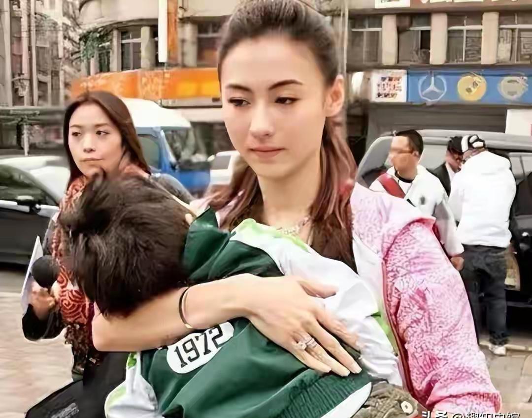 最近3个月，我研究了300个被AI冲击的岗位，发现一个颠覆认知的真相：AI淘汰的