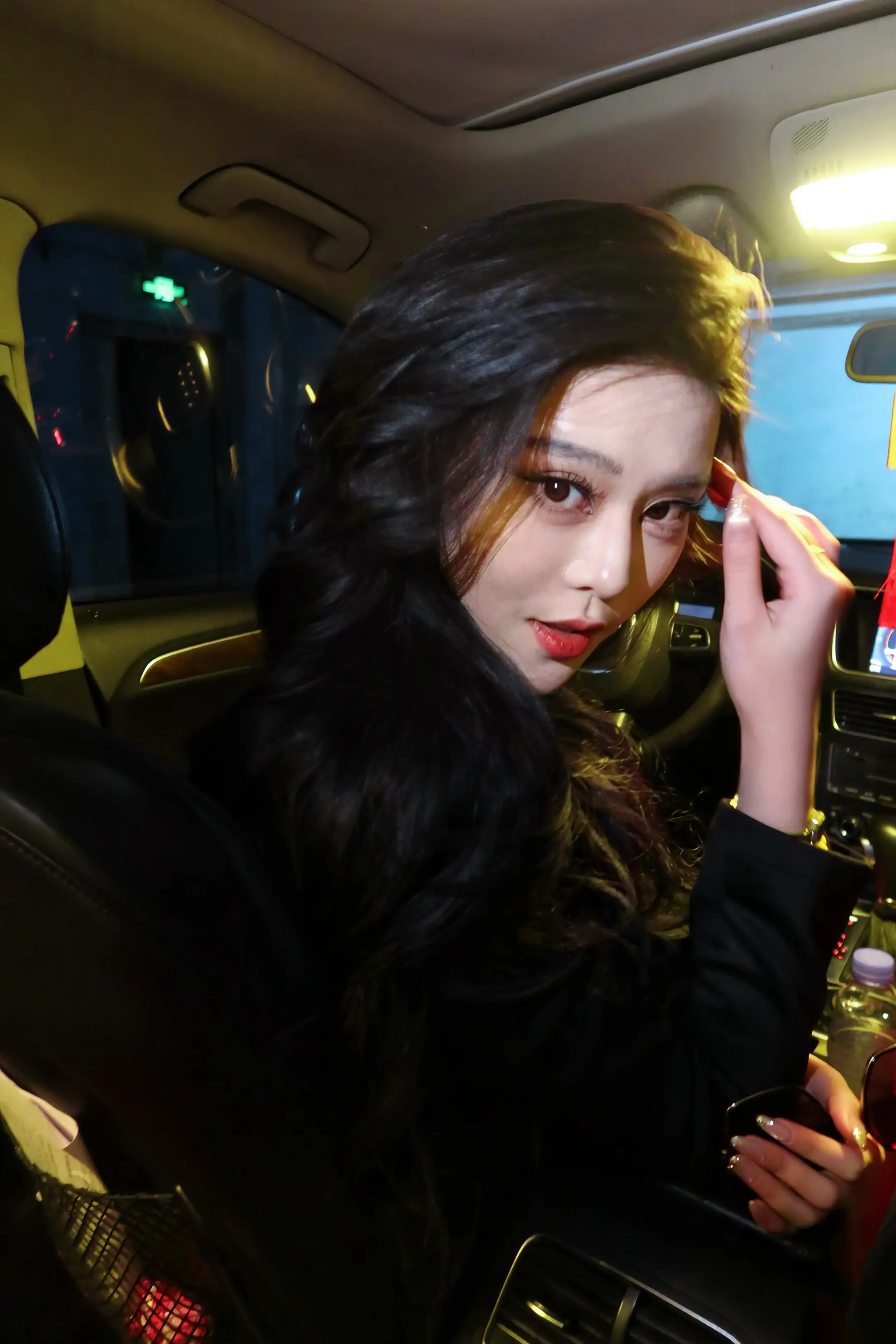 不知道啊 我的身材很曼妙.