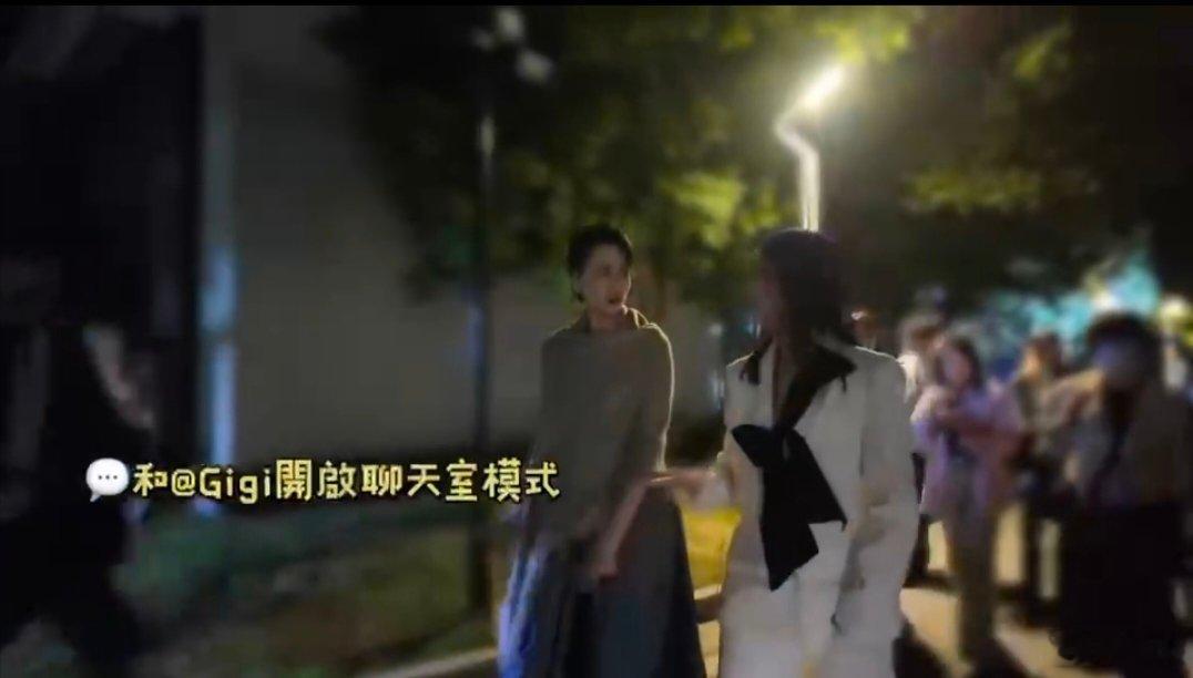 杨千嬅晒国乐无双合照杨千嬅发国乐无双大合照这是什么神仙同框啊！杨千嬅晒的《国乐无