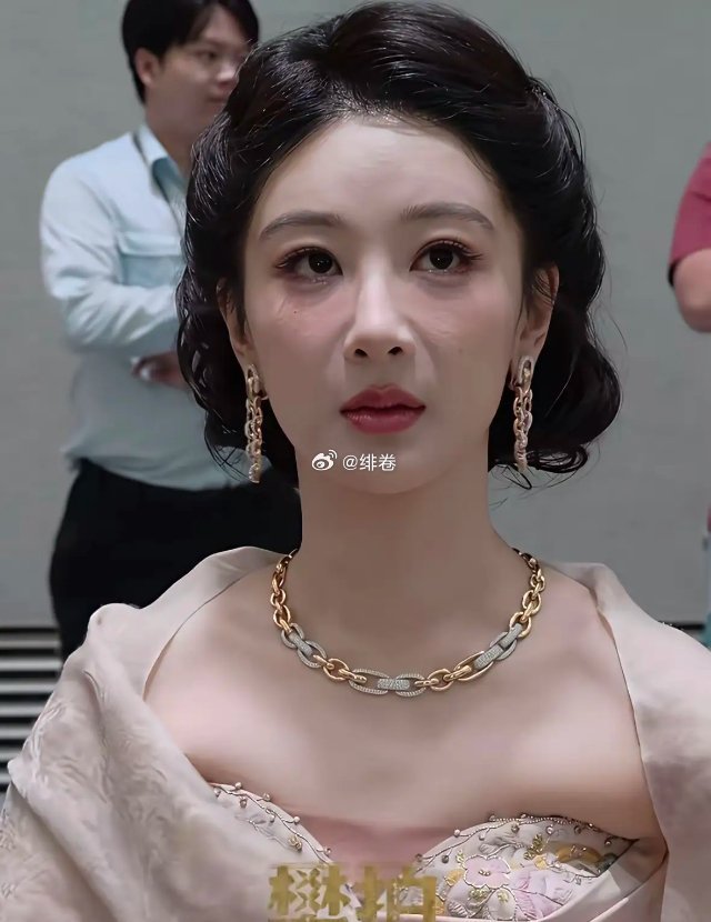 网友说杨紫的变化是真大，有点撞脸高叶 