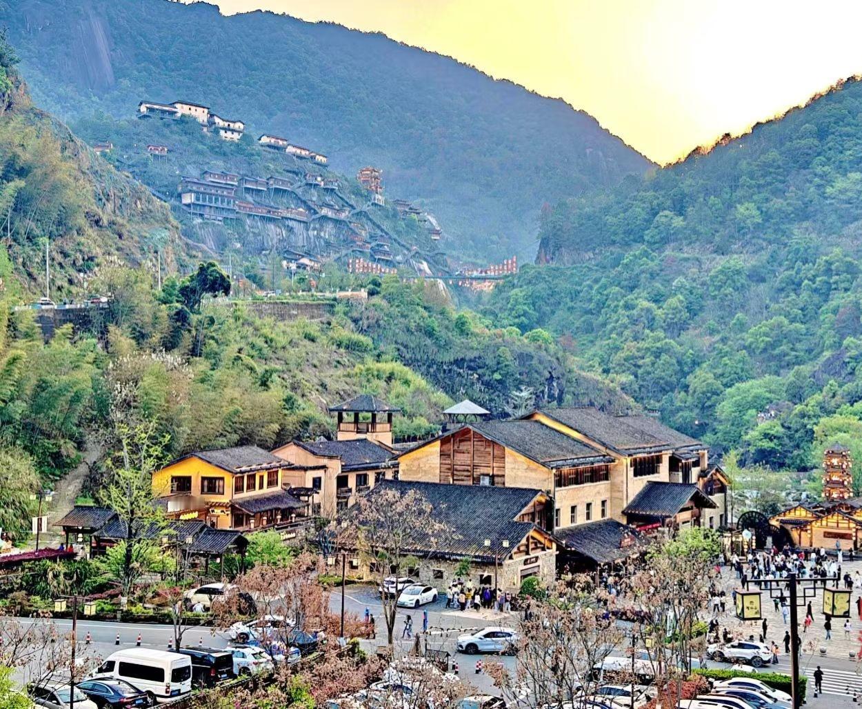 不和烂人计较，不和破事纠缠
 
人这一辈子，活的就是个心情舒畅，没必要把时间和精