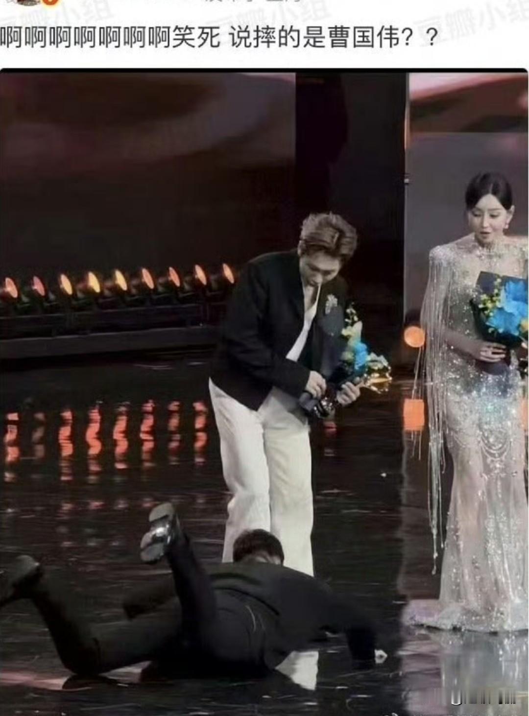 哈哈哈…笑的我好难受，我从未看过如此标准的四脚朝天，真的脚朝天的那种[我想静静]