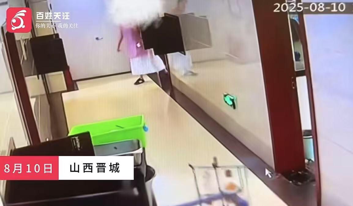 一家人“一条心”，一起逃单，真难得！
2025年8月10日礼拜天上午，山西晋城的